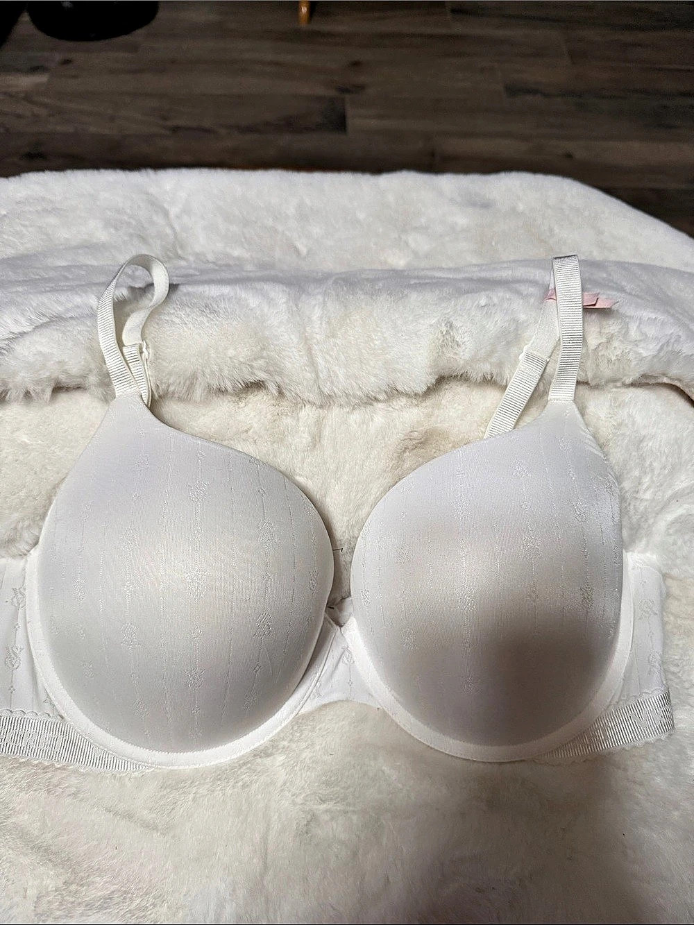 Victoria's Secret T-Shirt Push-Up Bra White 40C, NWT